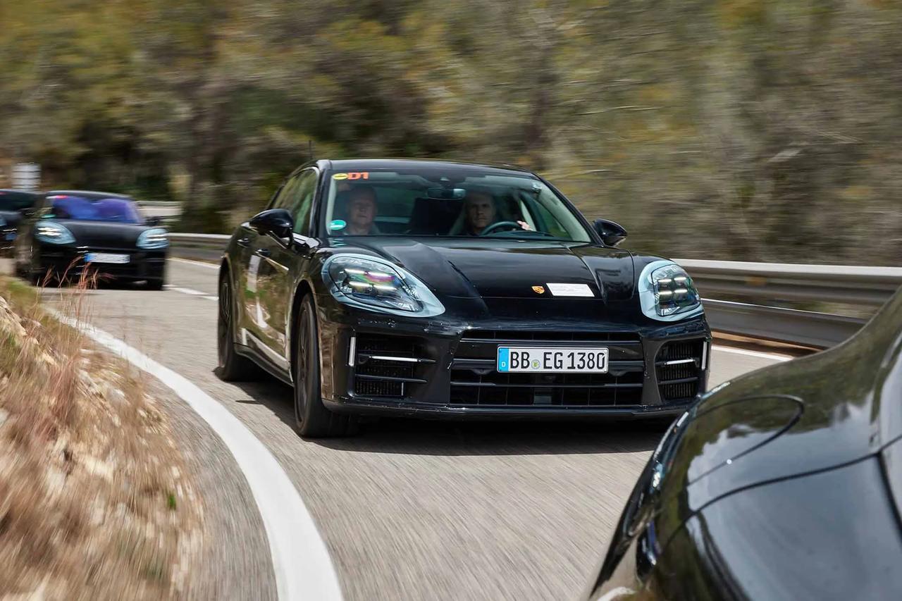 谁能想到，那个印着盾牌标的“豪华车顶流”，如今要靠“凑整”来报利润了。
保时捷刚