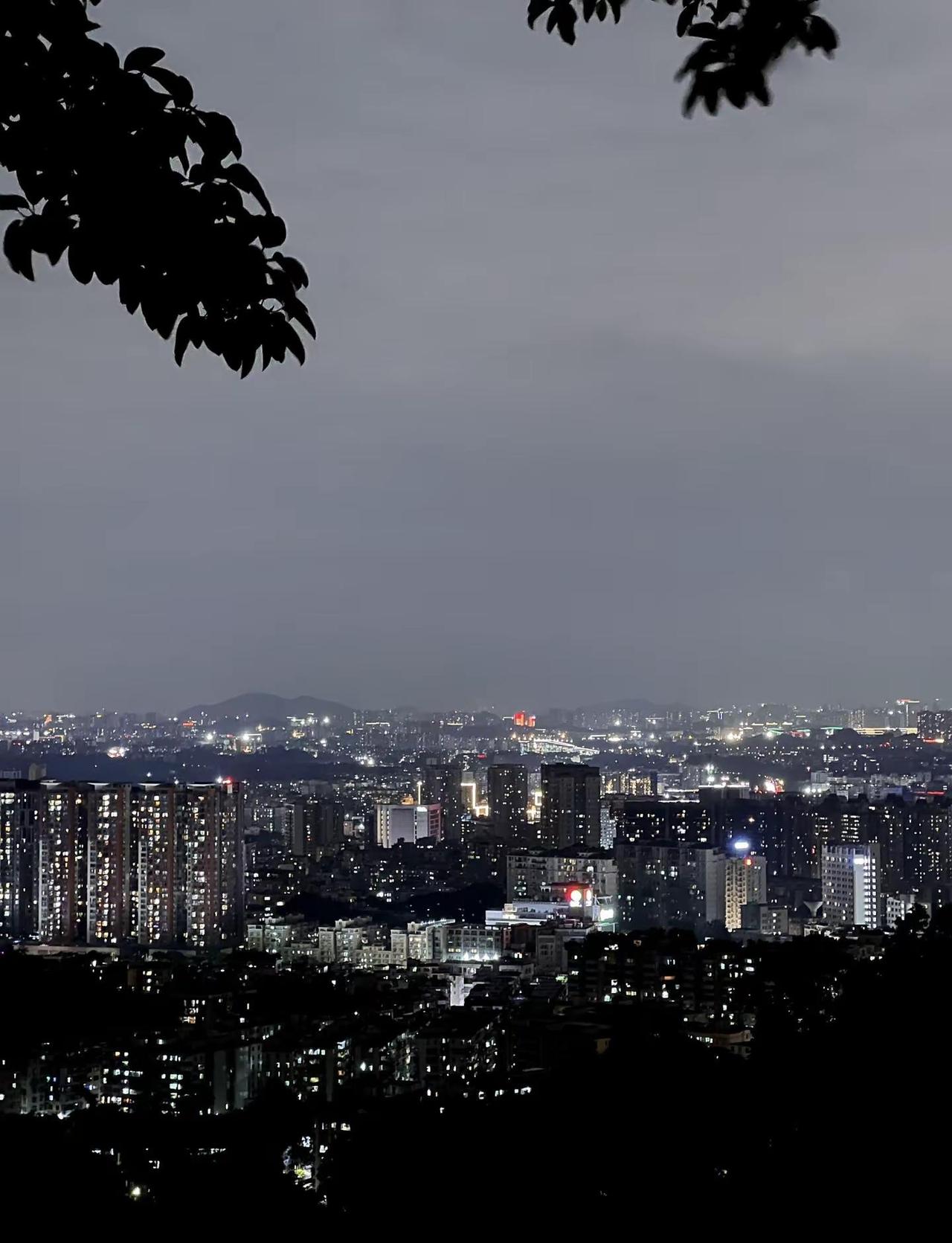 夜爬，心静自然凉，爱上了最近广州的天气夏风又有秋凉夜爬 白云山 夜爬白云山 运动