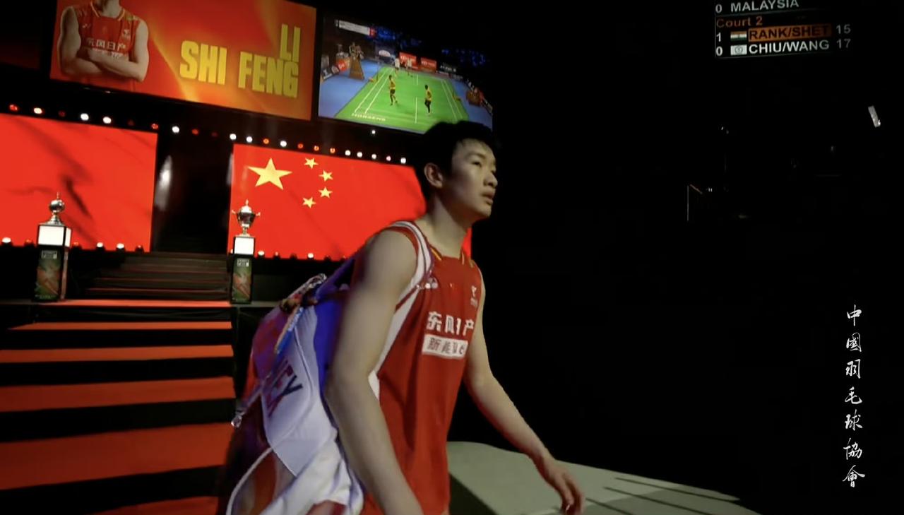 第三盘李诗沣🇨🇳上场[奋斗]！
一切担心好像都是多余的，国羽男团连胜两盘了[