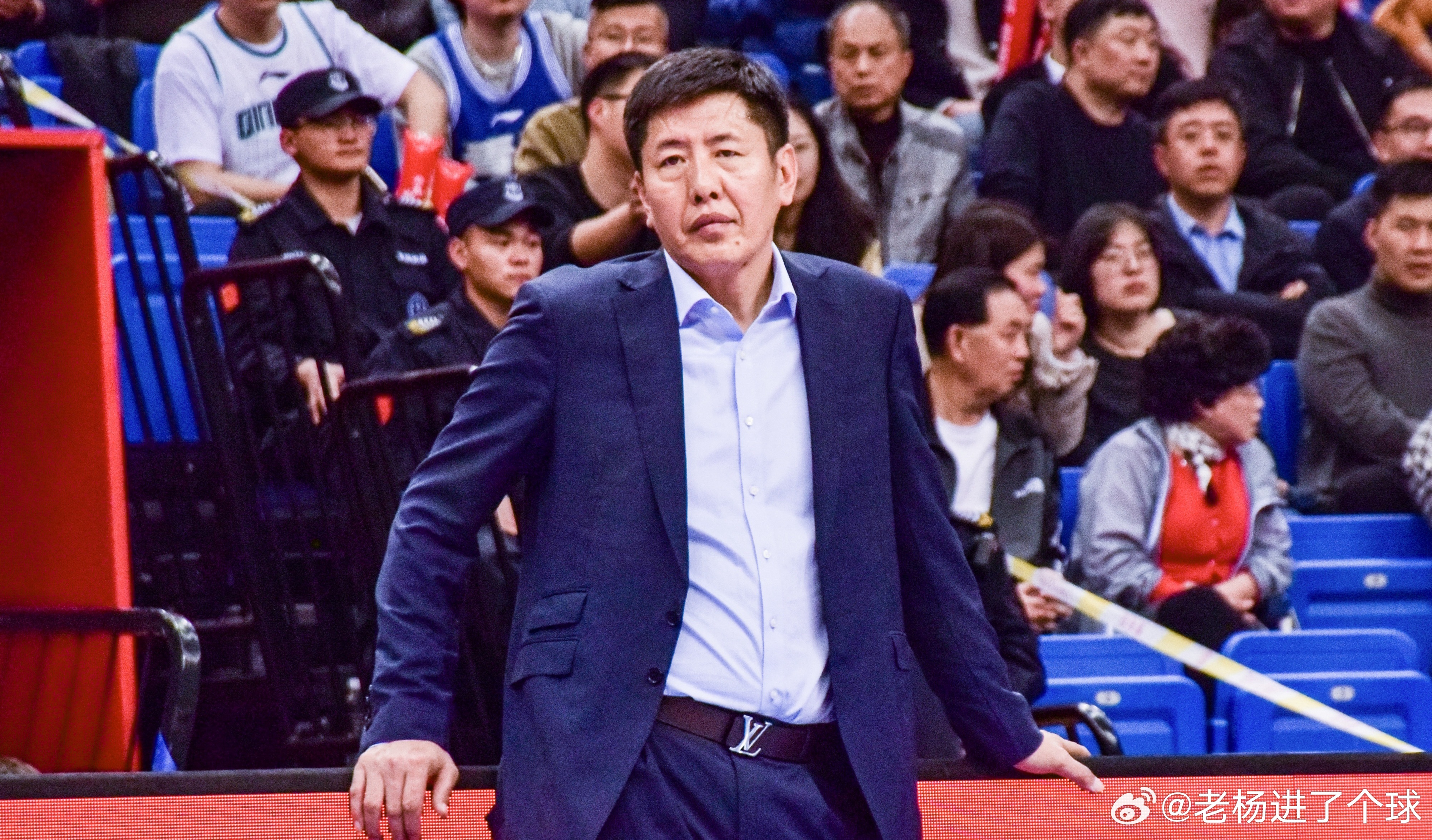 本赛季担任球队主帅的丁伟￼就此下课。消息源对记者透露：“外教将全权负责球队训练与