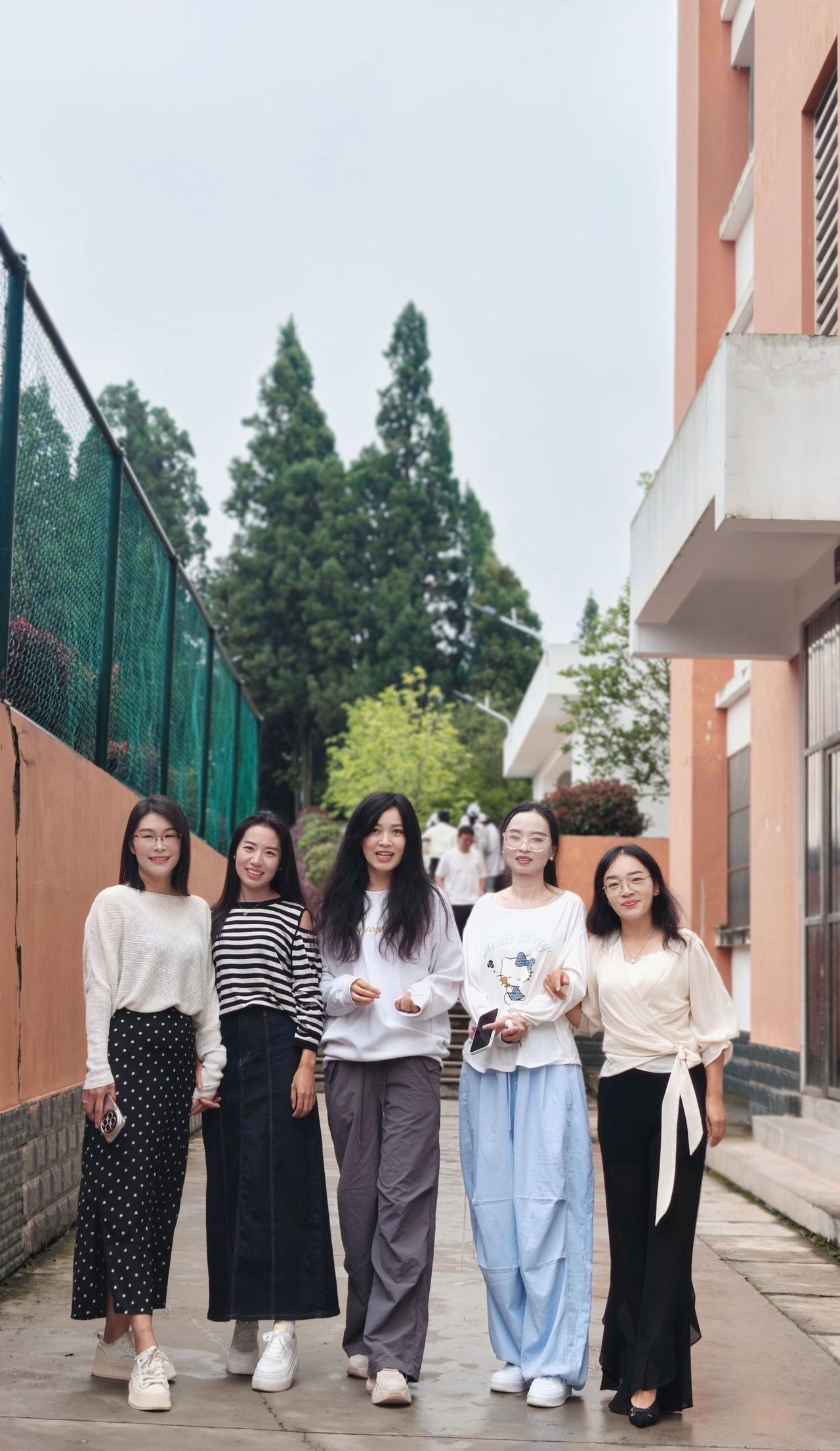 请通过面相分析每个人的性格。