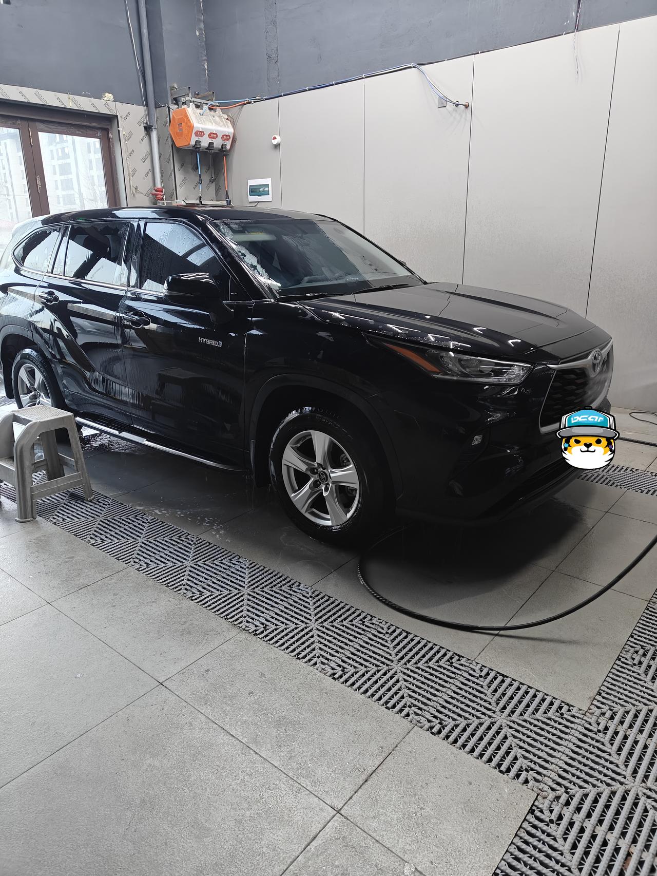 我这台汉兰达买来刚好差一个月就两年了，今天开车去4S店做第三次保养。接下来说说这