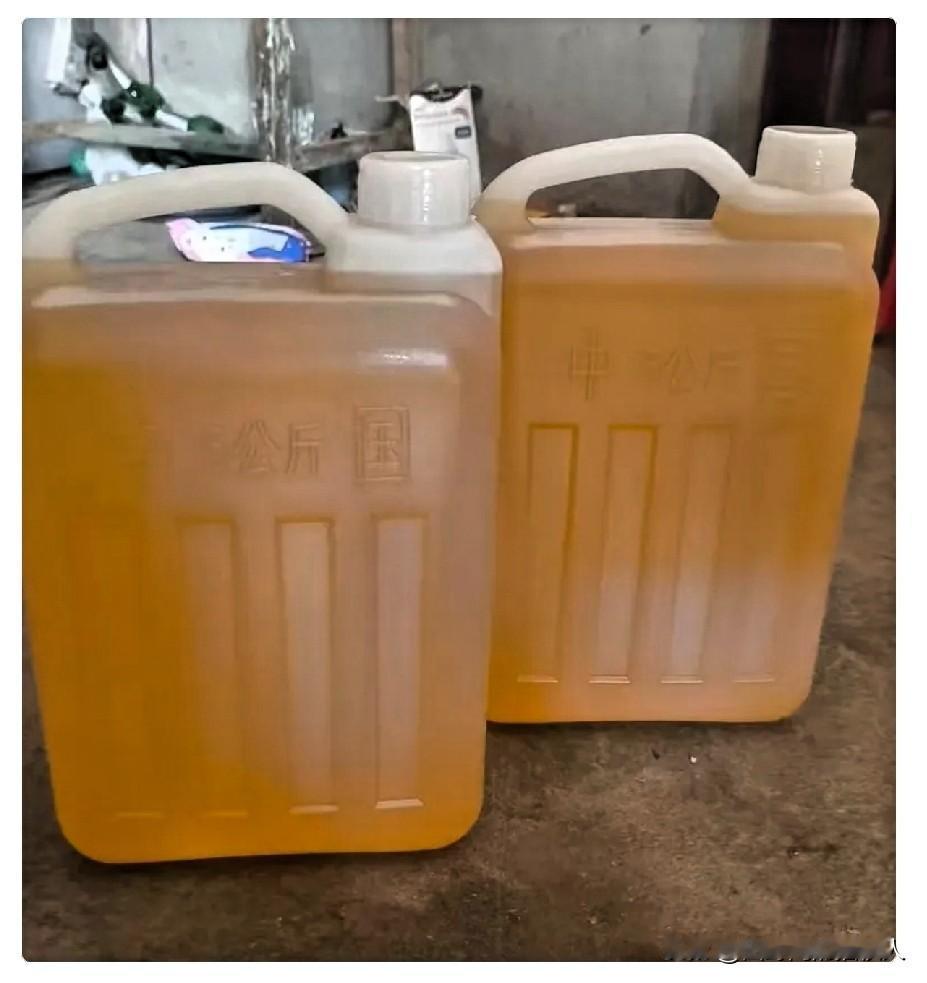 我娘家种花生，每年花生油下来都让我给婆婆两桶。前几天婆婆说油快吃完了，我告诉她：