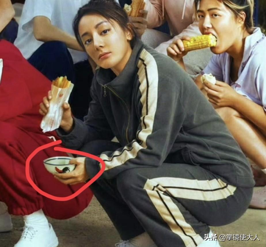 周星驰，拍电影有个“毛病”还没改，

除了吴孟达，“如花”等人经常出镜外，

出