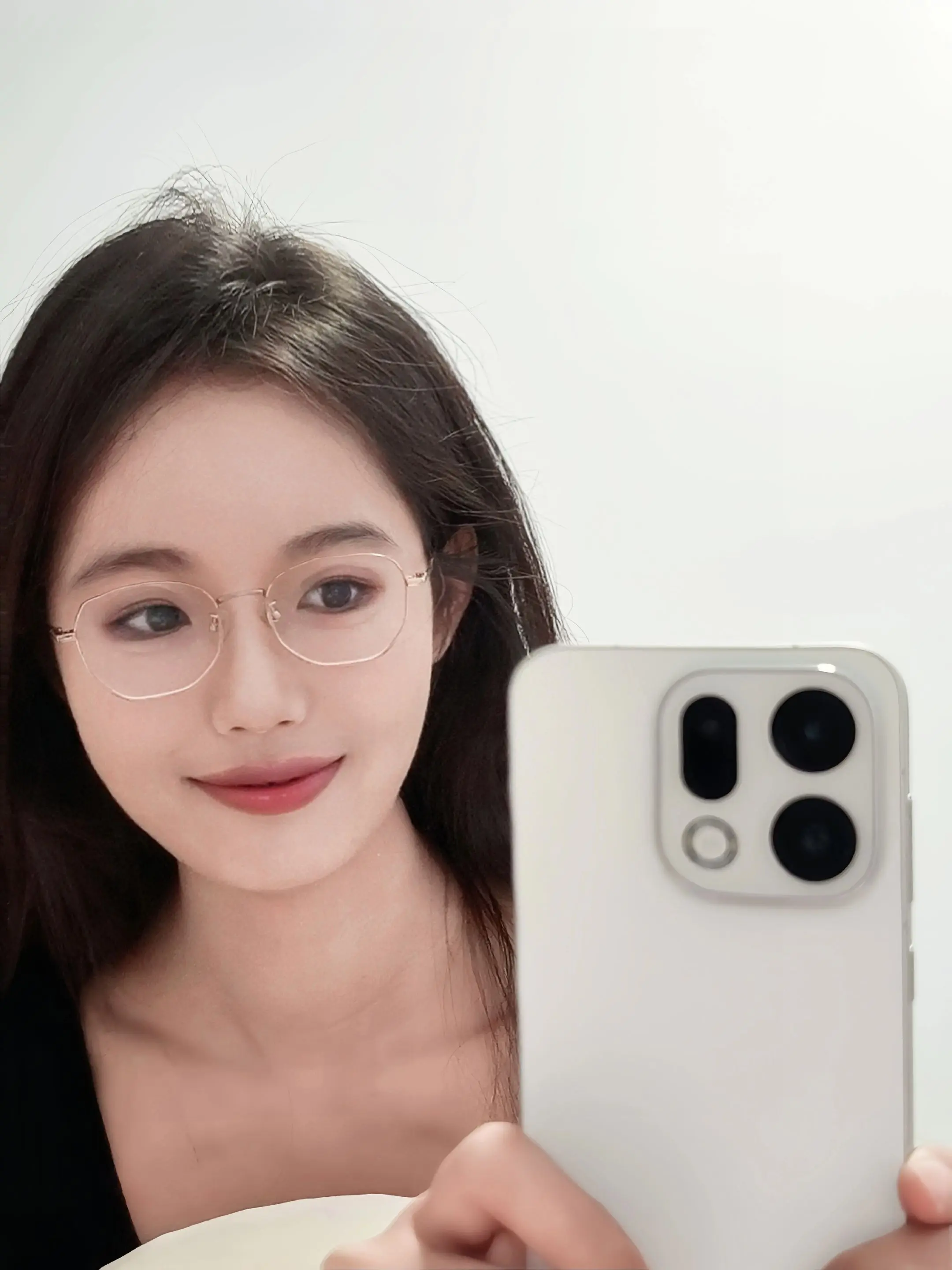 炫耀一下大学生的旅拍神器。上手体验了OPPO Find X9新机，简直...