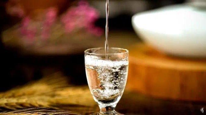 凤凰新闻【调查300名喝白酒的老人，发现：爱喝酒的老人，背后有5点原因】“老王今