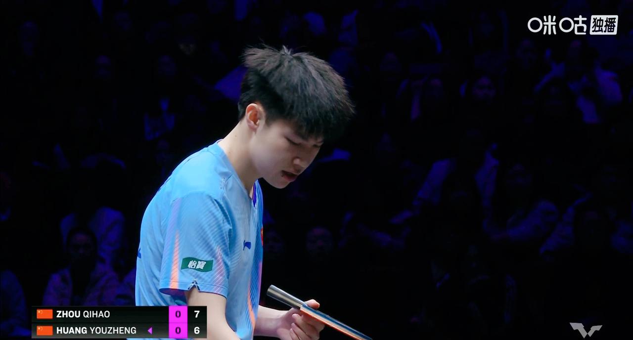 太棒了！重庆冠军赛人山人海！

第二场是周启豪和黄友政的队内赛，
已经坐满了观众