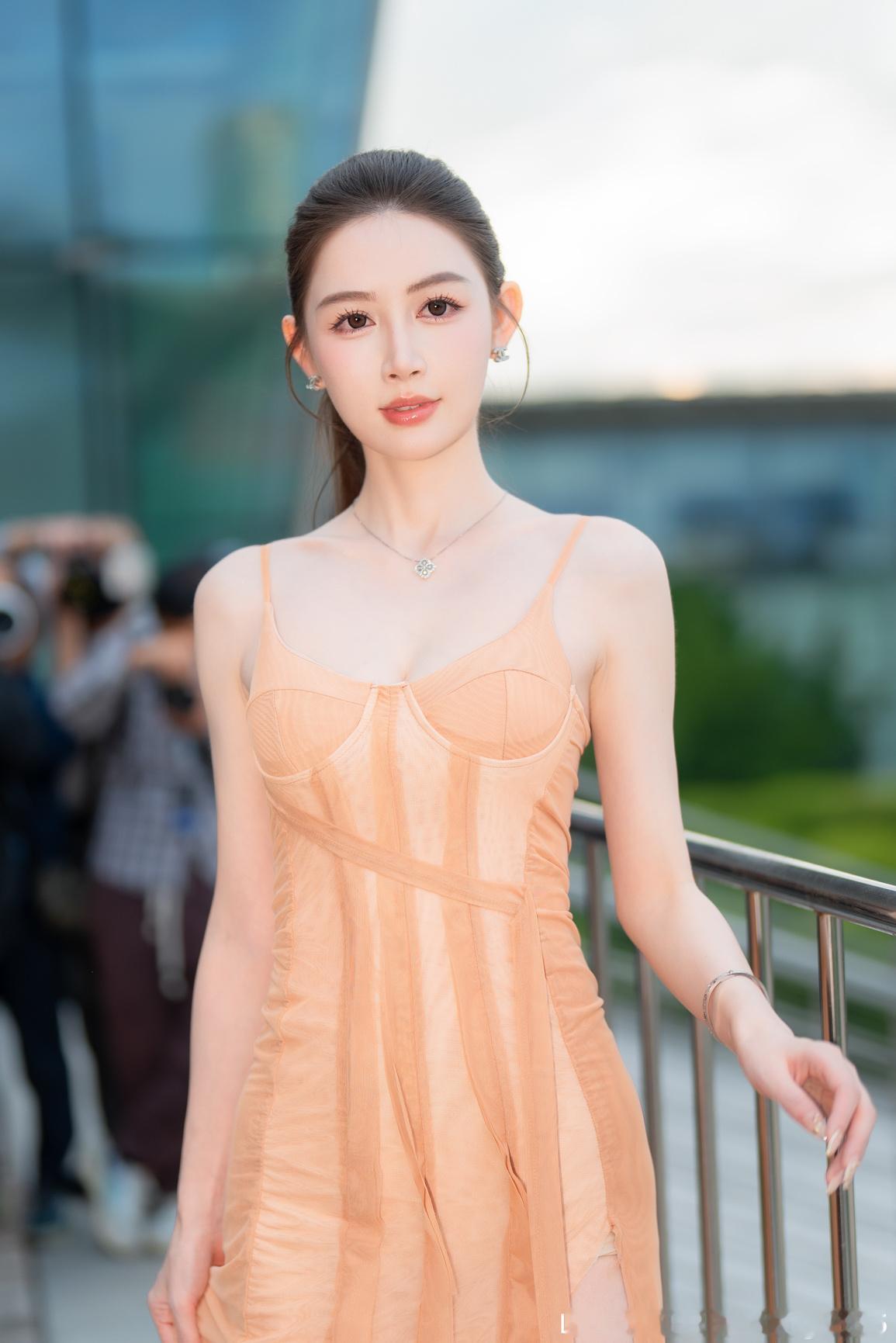 聆听猎人的车展日记聆听在广州国际车展猎人与车展 2025 广州国际车展想把图片带