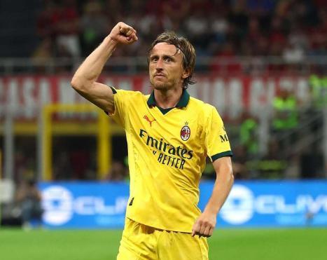 莫德里奇99.99%米兰在踢一个赛季！
本赛季赛程即将结束，关于莫德里奇续约的事