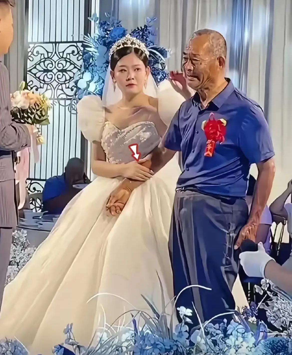 泪目！山东，女子结婚前突然对男方说：“想娶我，只有一个要求，我可以不要彩礼，也可