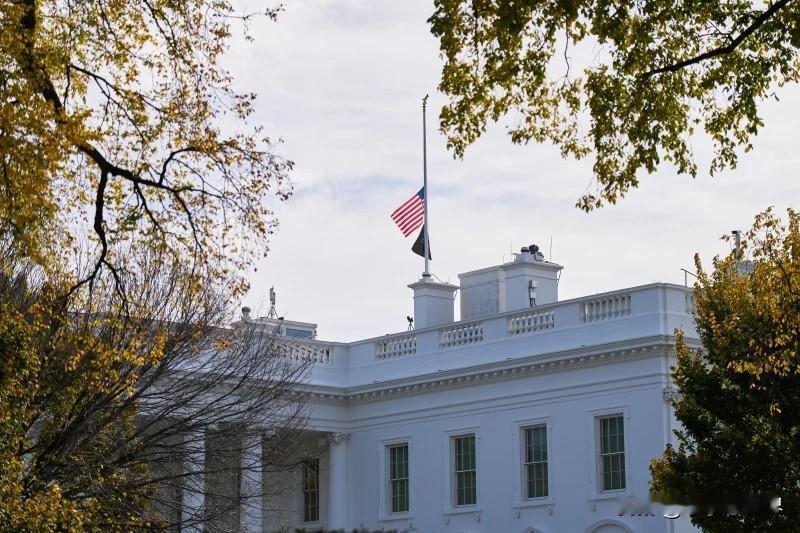 【白宫简报会：就美国前副总统迪克·切尼之死发表评论】
华盛顿时间2025年11月