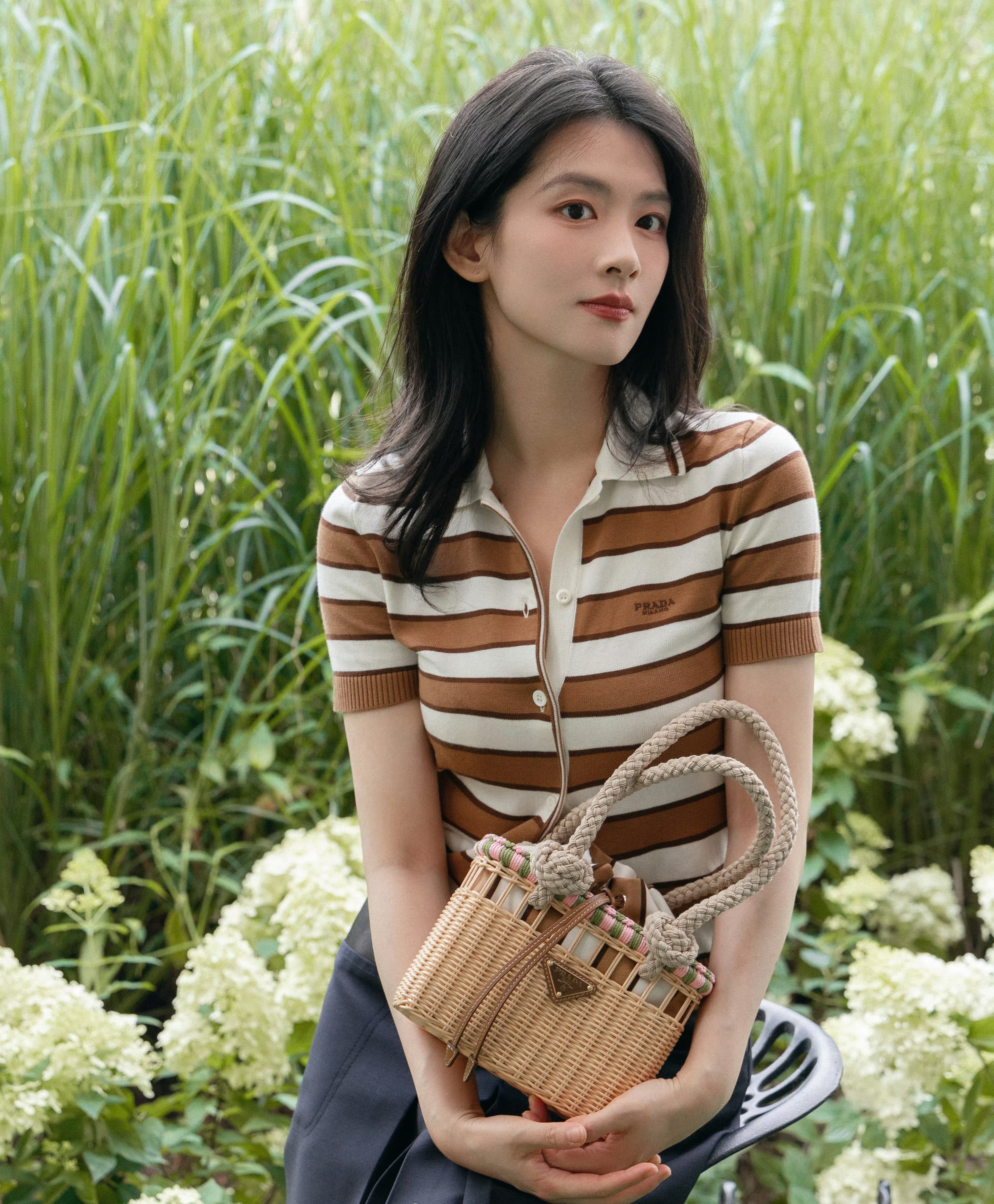 清新畅快，自由自在🌿Prada品牌大使演绎夏日系列大片。 ​​​