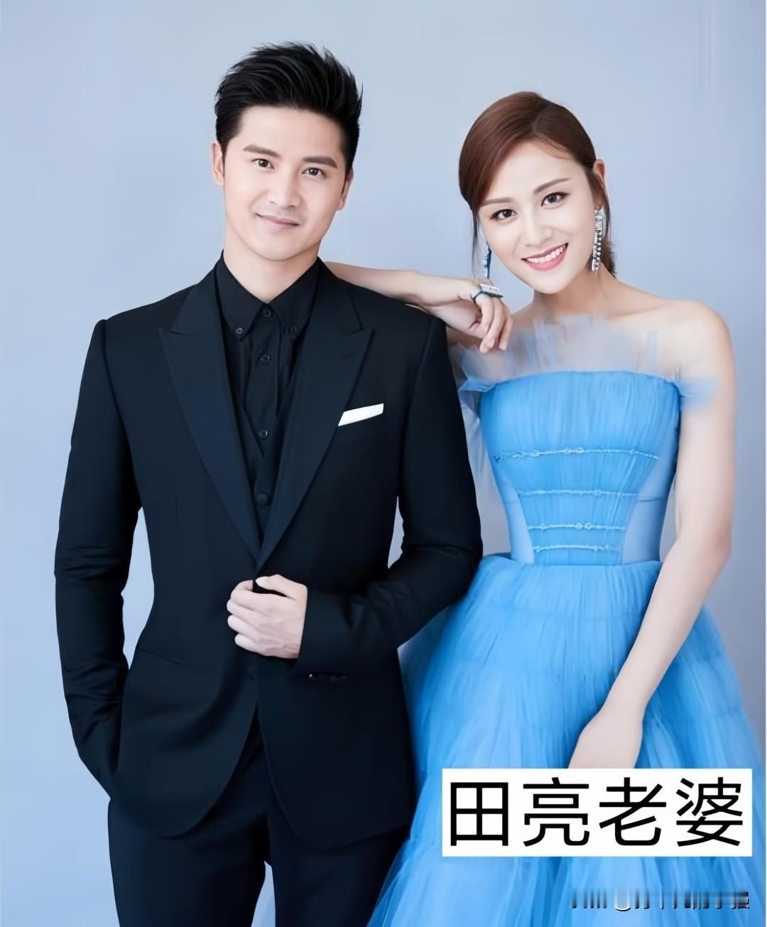 一个为国征战，一个默默陪伴。
他们是赛场上闪闪发光的运动员，也是生活里彼此依靠的