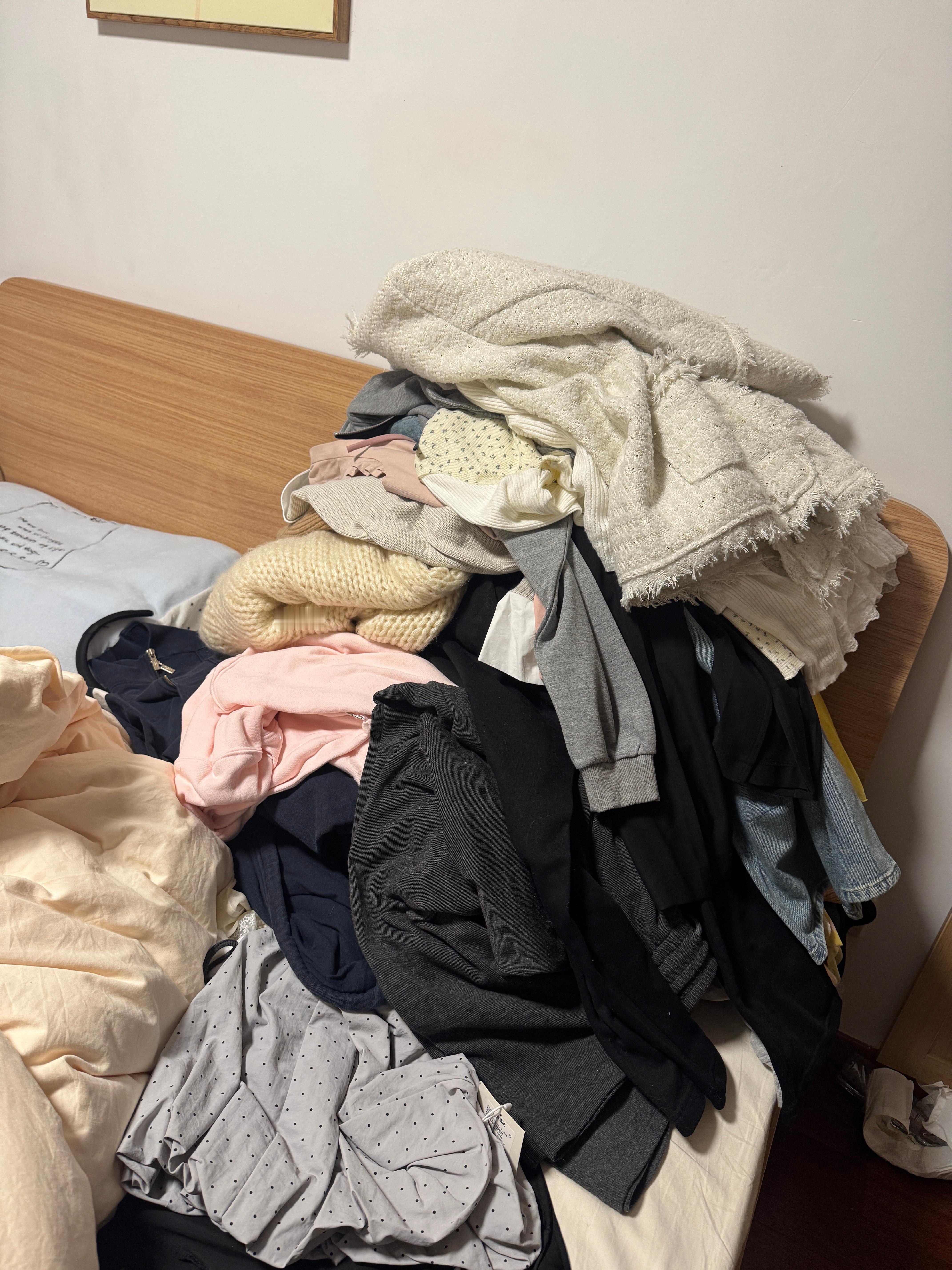 山一样的衣服哈哈哈哈 平等分成10份 下单的老婆可以期待一下 （有穿着痕迹的！！