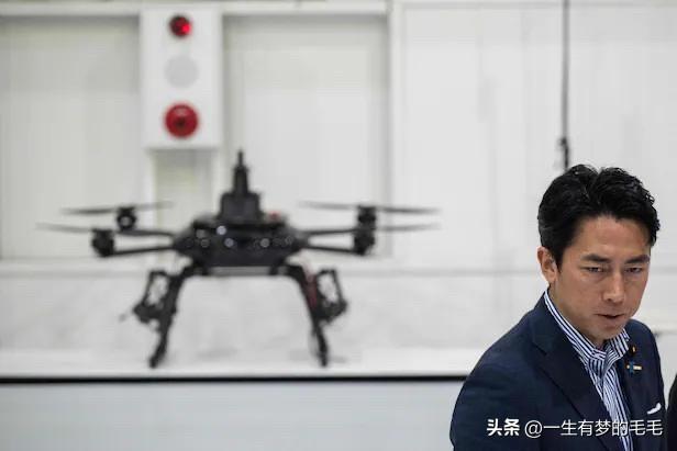 22日韩媒报道，日本持续加快军事扩张脚步，计划投入万亿日元经费，采购数千架军用无