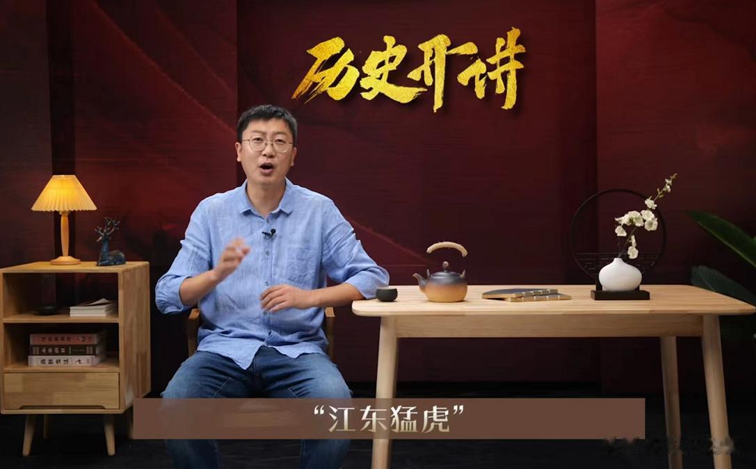  
十七年前，我在电视前看百家讲坛，听易中天品三国；
十七年后，我有幸能和易中天