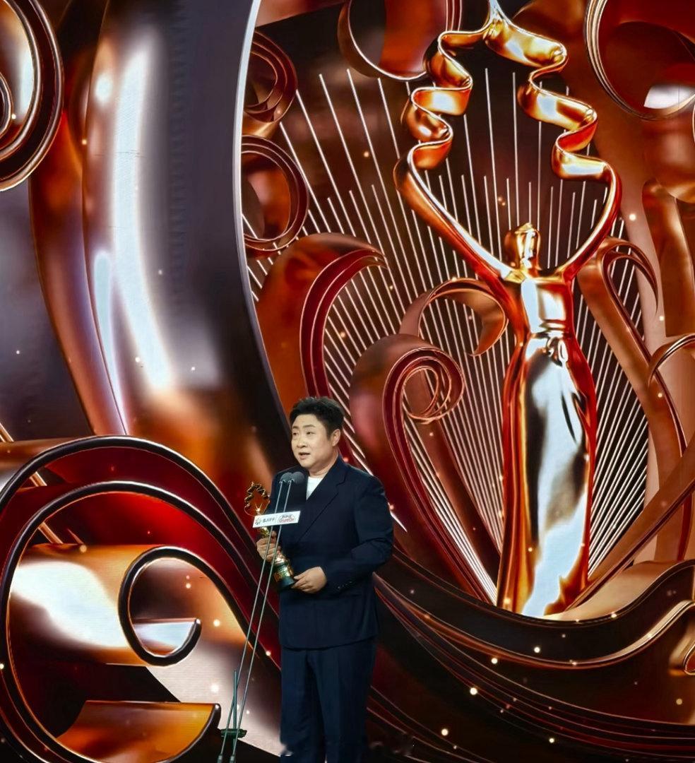 乔杉妻子冒充经纪人到今天乔杉老婆冒充经纪人真的会被这种细水长流的陪伴打动✨ 乔杉