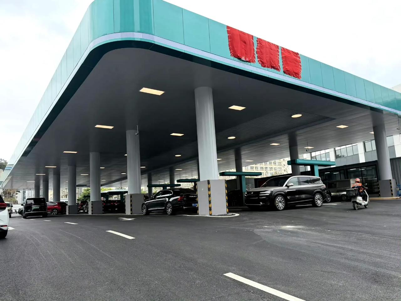 很多人还没意识到，比亚迪这回真要重塑新能源汽车市场格局了，安装第二代刀片电池的纯