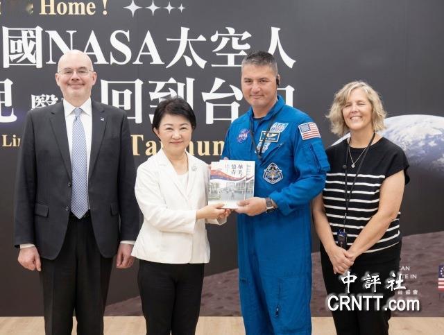 卢秀燕不死心，又开始大放厥词了。赖清德窜访受阻后，卢秀燕称“元首”外交应该尊重，