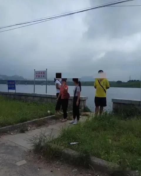 教师巡河、巡塘、巡街，是对教师职业的一种嘲讽！

现在不少地方让老师去河边、池塘