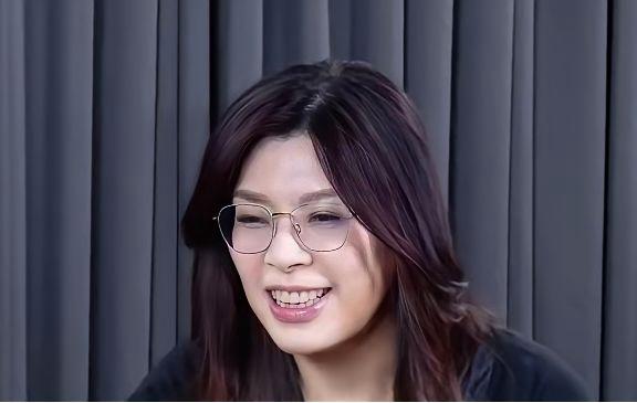 郑丽文可能成为“一阵风”！有位军事专家曾表示，别看国民党主席郑丽文现在很“火”，