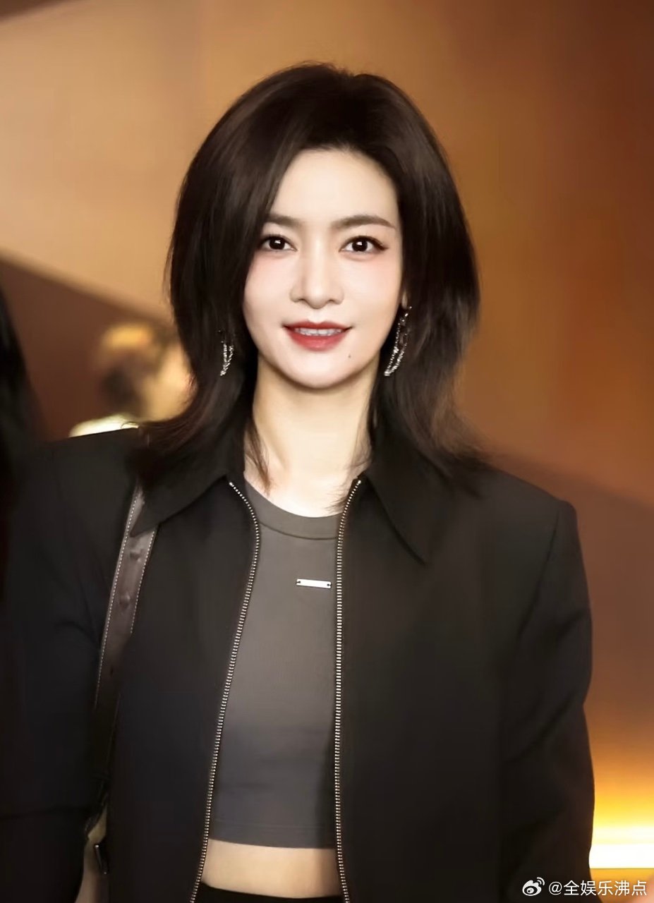 李晟 性感大拉丁妈呀李晟这波“性感大拉丁”直接戳我！披哥舞台跳拉丁，边唱边跳体育