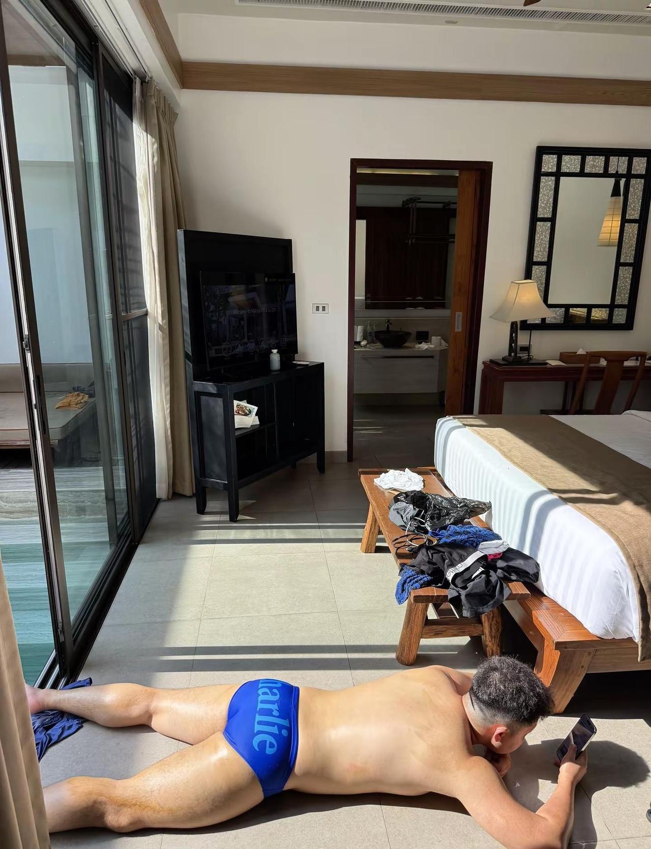 游完泳，必须要晒一下～ 美黑男孩 随拍空间美学 肌肉男 肌肉男养成中