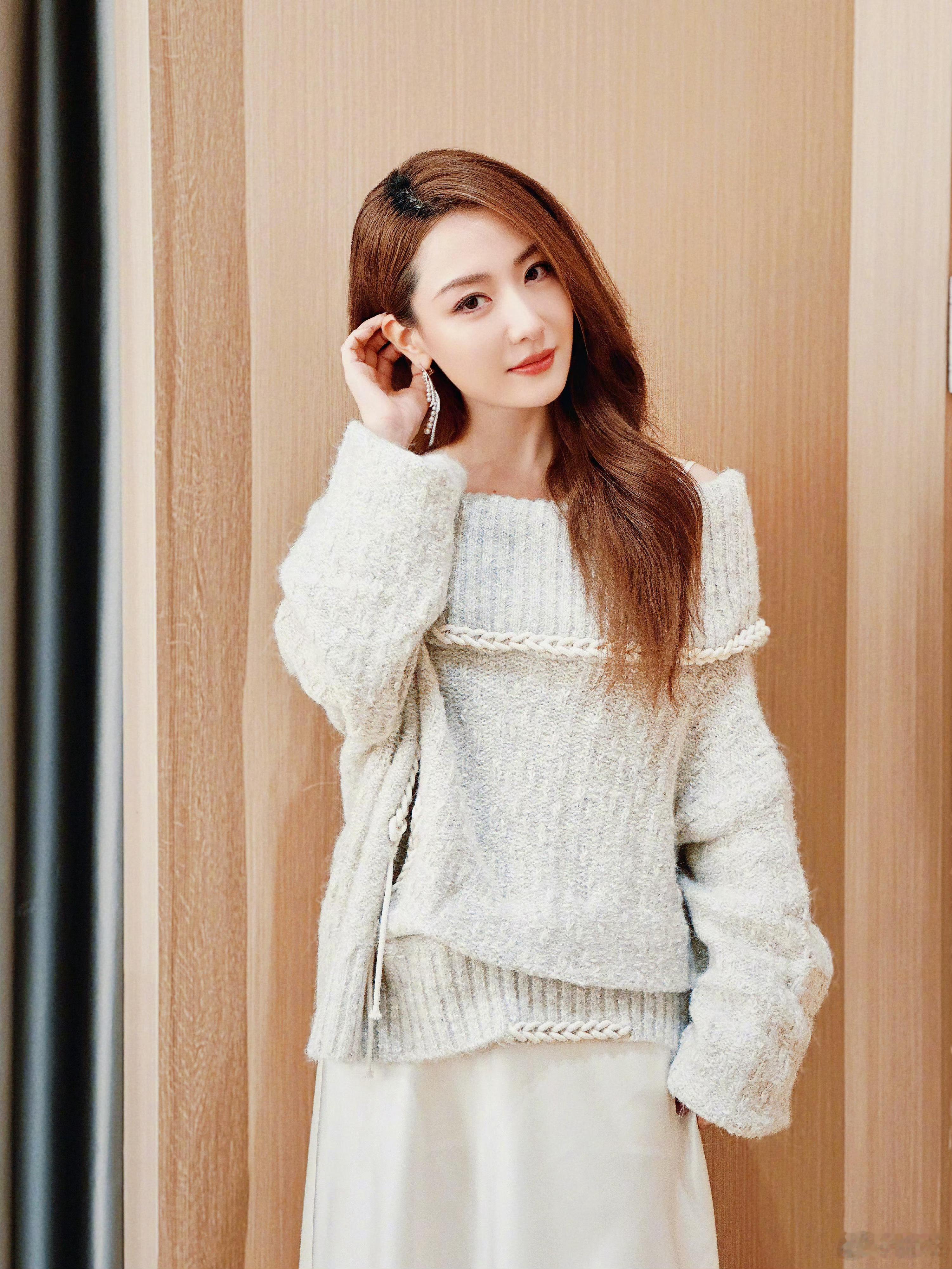 网红白冰偷税911.18万我OUT了…这个男的白冰没听说过啊…我只知道女演员白冰