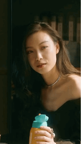 就爱看倪妮这一出！[捂脸][捂脸]这小眼神，这小模样，小嘴一嘟也太可爱了！