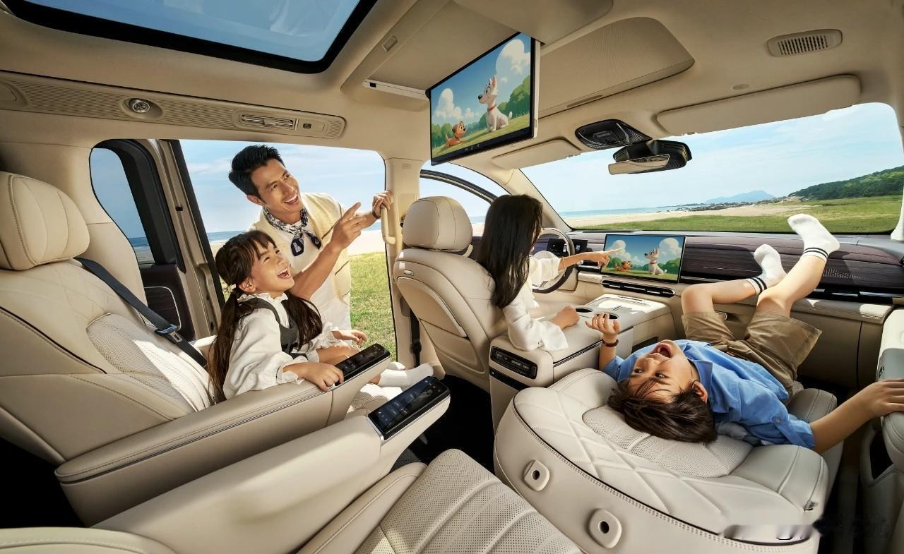 9月15日，2026款岚图梦想家闪亮登场，售价在32.99万至43.99万之间，