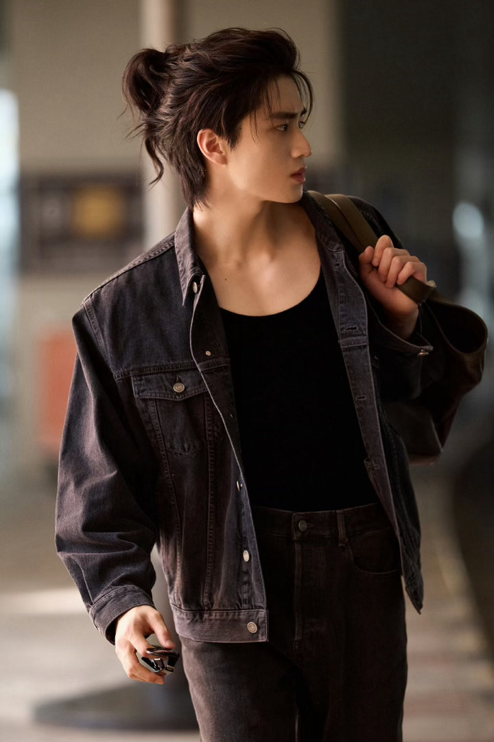 张康乐好懂燕洵张康乐是真的读懂燕洵了。活在过去的美好和未来的责任之间，孤独地扛着