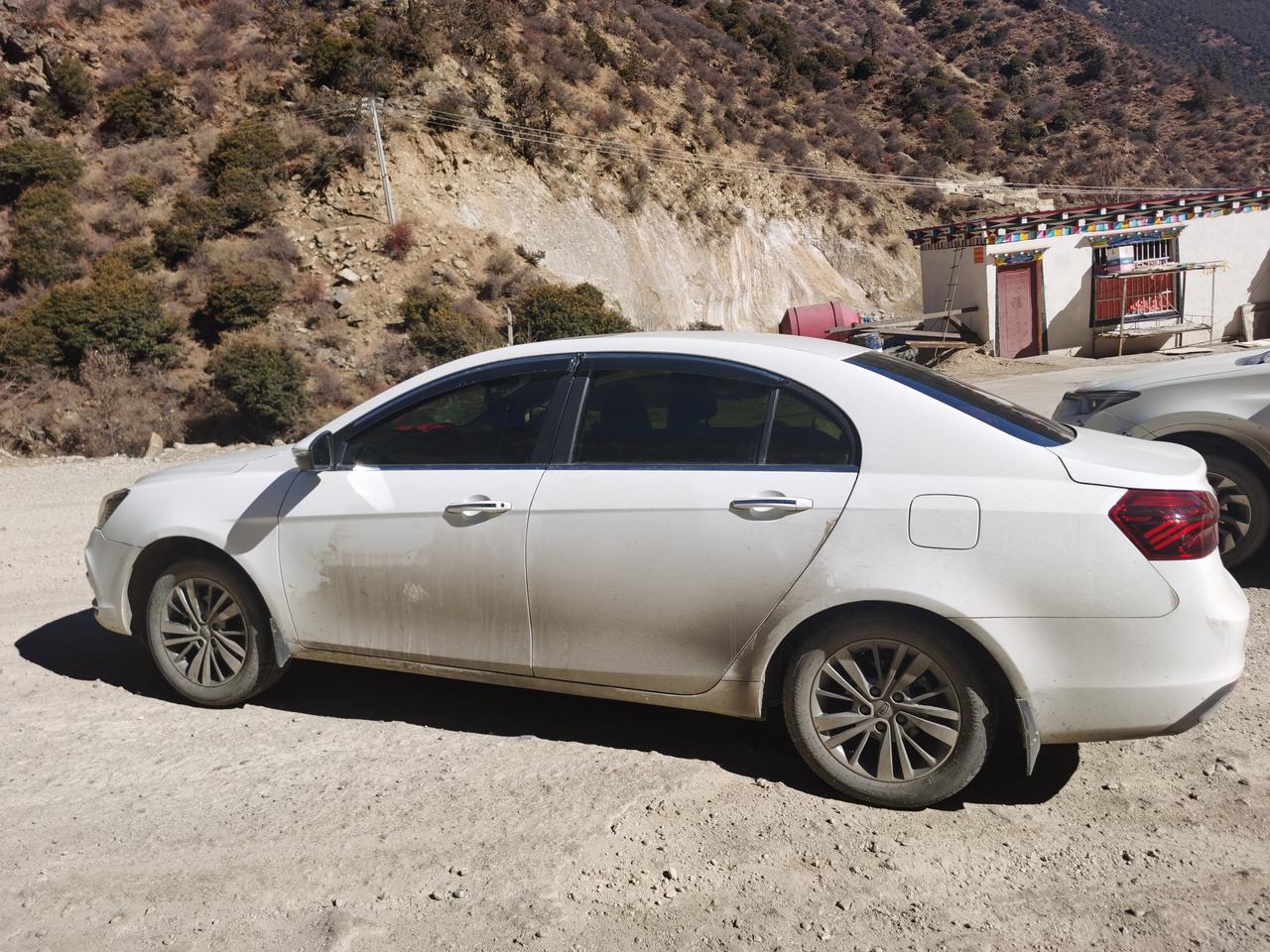 网上有人说吉利帝豪动力弱，但是作为老车主想说的是，日常开其实完全没问题。我就开着