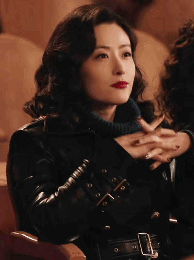 黑皮衣一出场，全网炸锅
 
第8集刚播完，5000万人冲进回放，就为看徐百慧那件