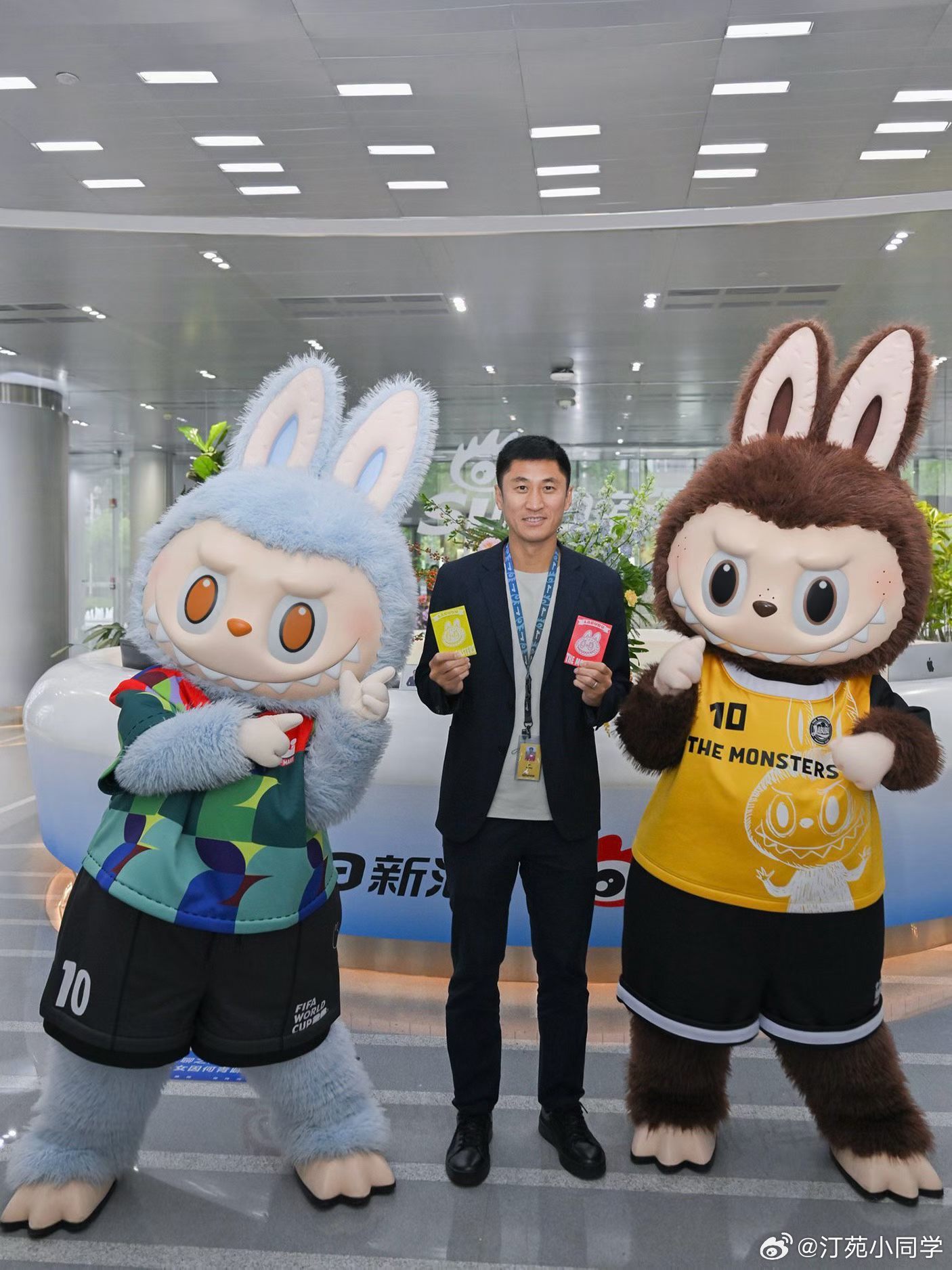 马宁LABUBU新浪扫楼打卡 