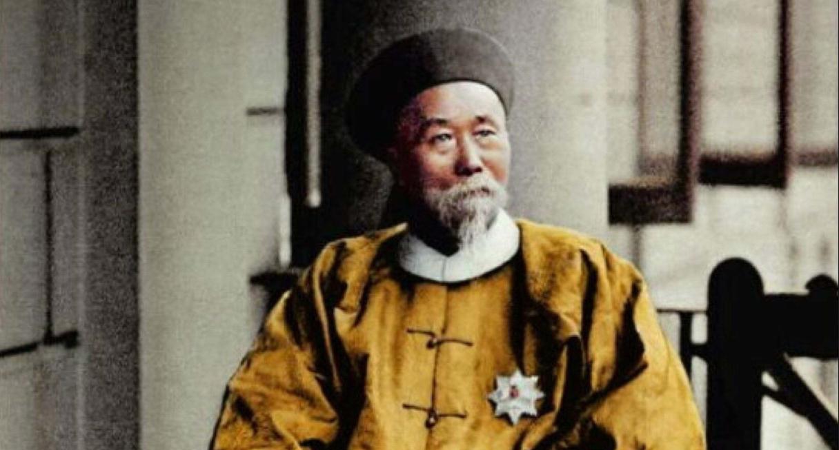 梁启超与《李鸿章传》
    李鸿章死后不到两个月，第一本《李鸿章传》即刊印出来