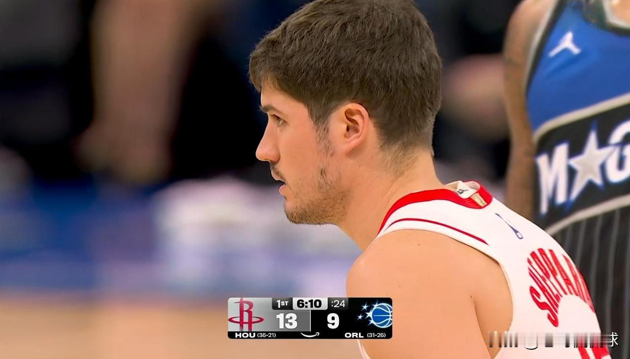 火箭新星谢波德真是球队的防守漏洞！在今天进行的火箭和魔术的比赛中，目前双方的上半