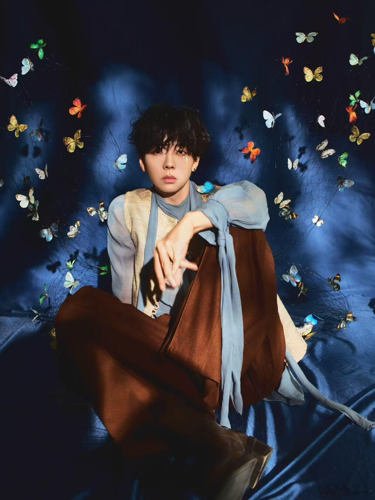 胡夏这次演唱会，怎么这么会整活？！一边唱《雨蝶》，一边大言不惭地说自己是“夏”与