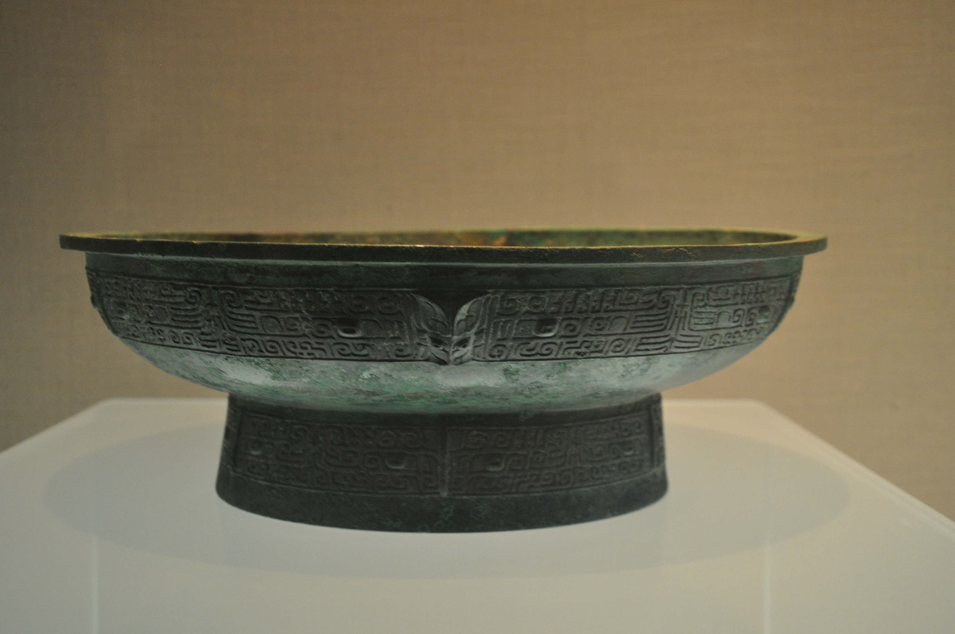 每天一件青铜器 佳士得香港2026春拍上拍西周早期:伯矩壶. 传世器物,曾著录于