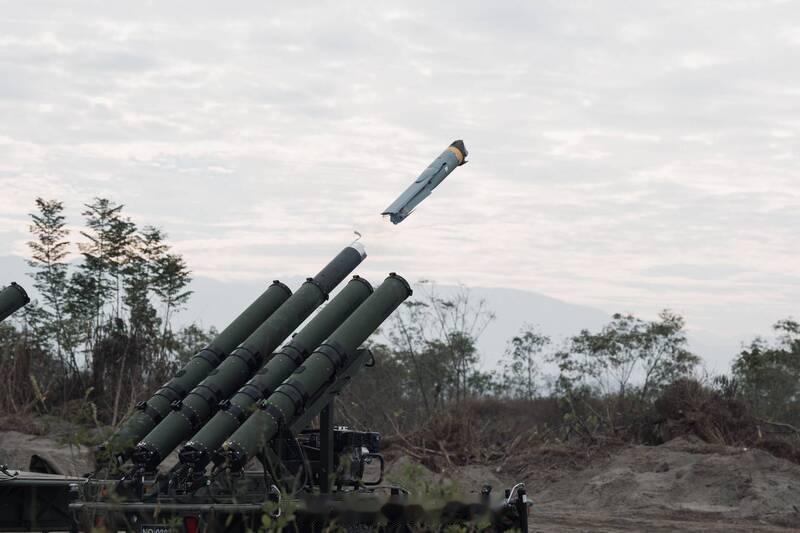 台海局势 台伪军无人机训练中心、炮指部昨天在浊水溪附近实施了首次“弹簧刀-600