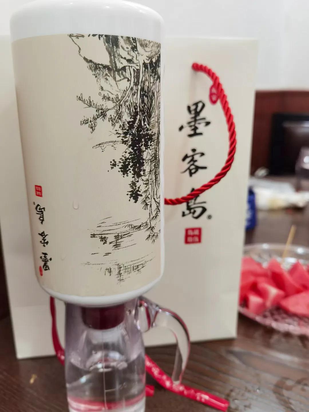 我尽一杯酒，与君发三愿。
一愿世清平，二愿身强健。
三愿临老头，数与君相见。
#