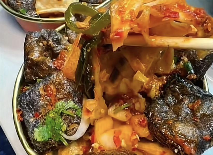 某大学生擅自拿别人外卖吃，结果吃到“奥利给”后，还把这件事发表白墙，真是给我看笑