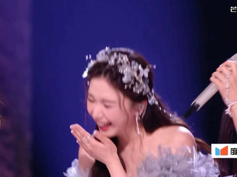 阚清子好萌。。就这样说完自己一直笑浪姐二公直播