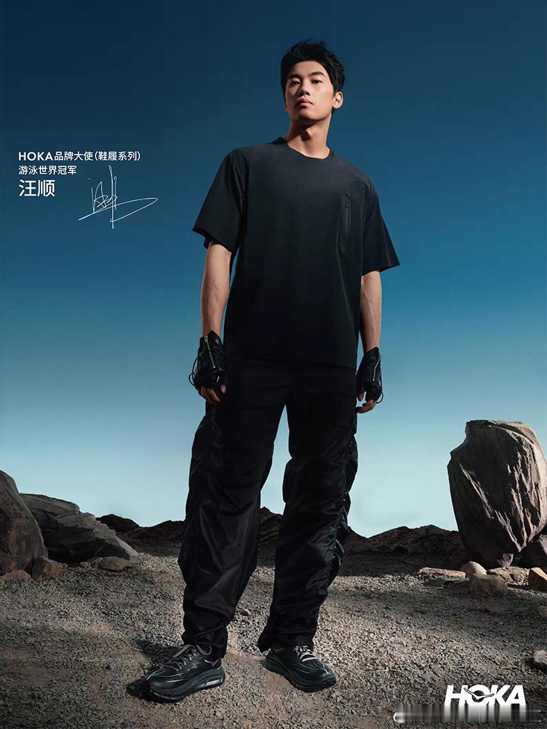 【你好，新的一周】没有“躺平”的青春，只有奔跑的岁月。游泳是与水的对话，而跑步则