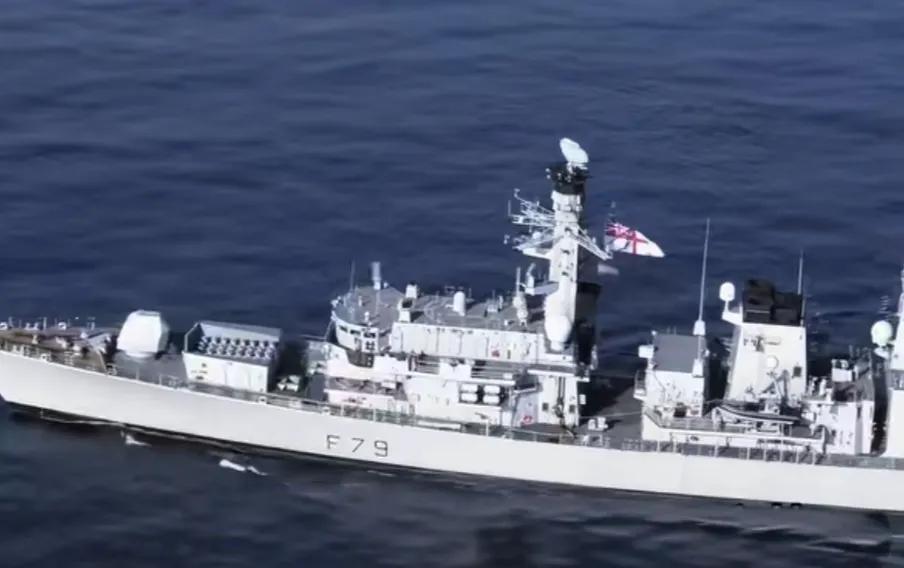 英国媒体把英国航母这趟航行称为“帝国的耻辱”。本来他们还想到南海耀武扬威，还扬言