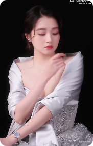 以后按这个标准给关晓彤做造型 关晓彤这身造型直接戳中审美！千百朵手工花渐变超温柔