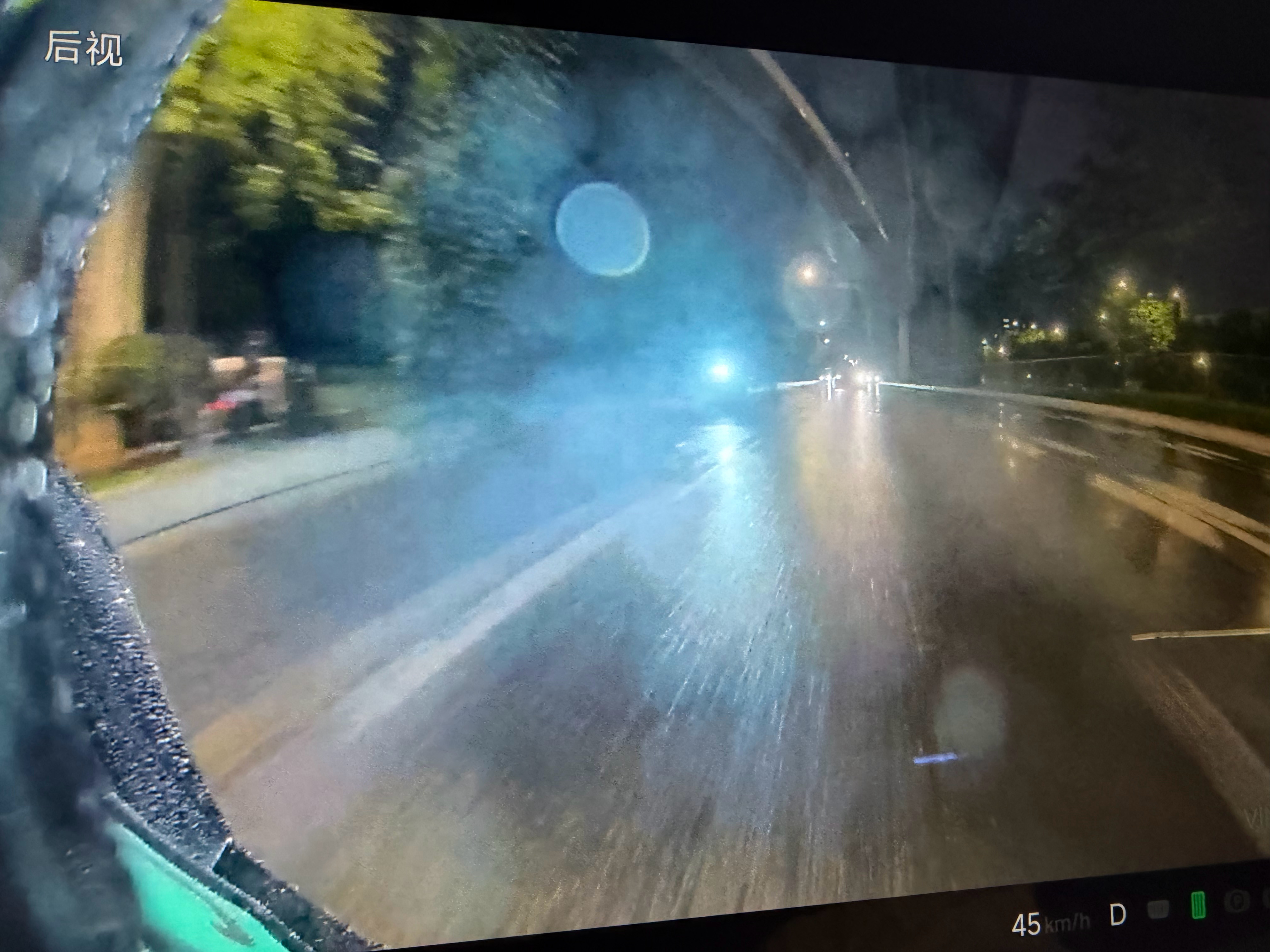 成都暴雨刚开回家，雨真的挺大的 