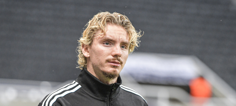 天空体育发文，报道了纽卡斯尔的夏季引援计划。尽管去年已花费1.25亿英镑签下沃尔