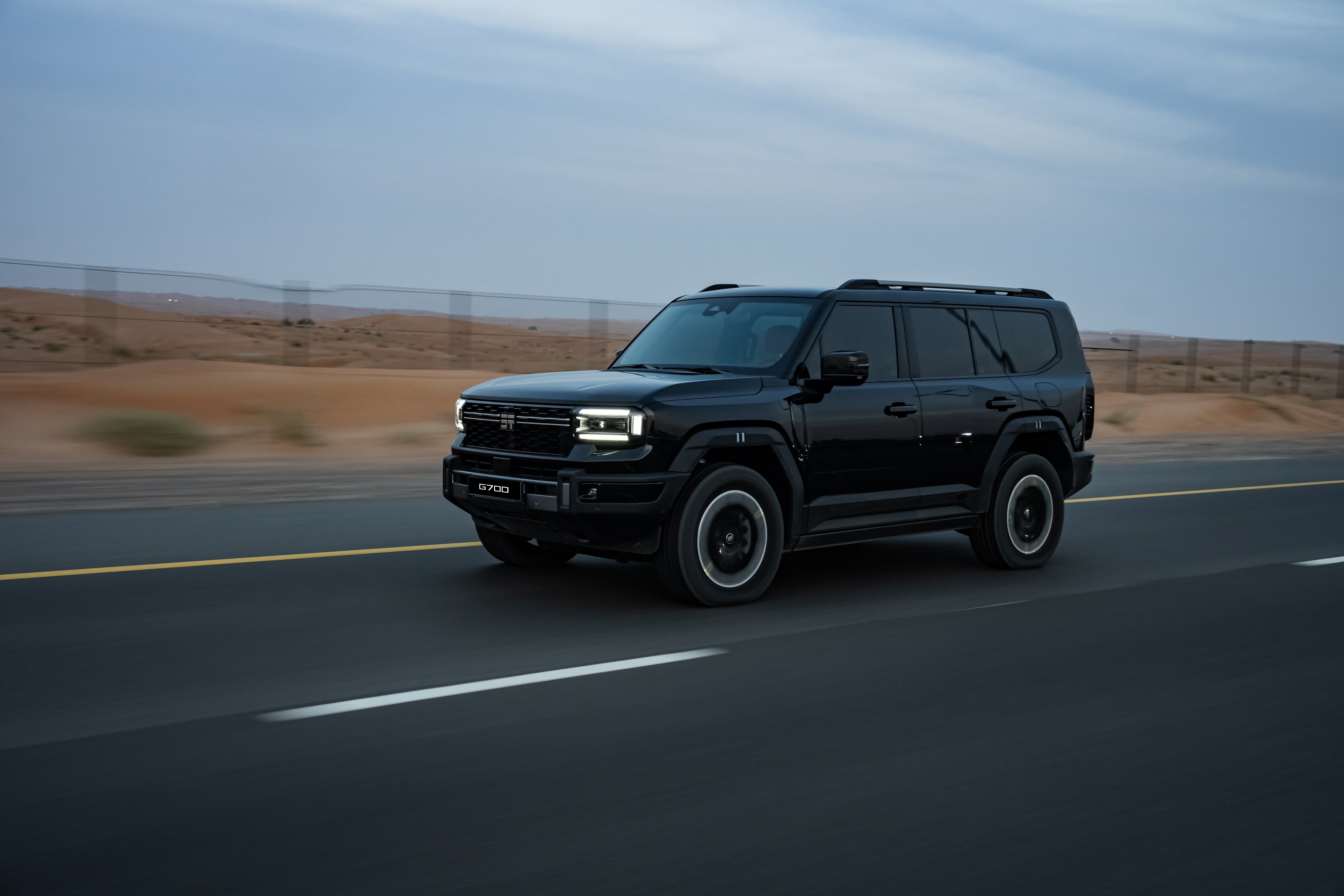 纵横G700的登场，终结了中东豪车市场由传统品牌垄断的叙事。它以“技术饱和攻击”