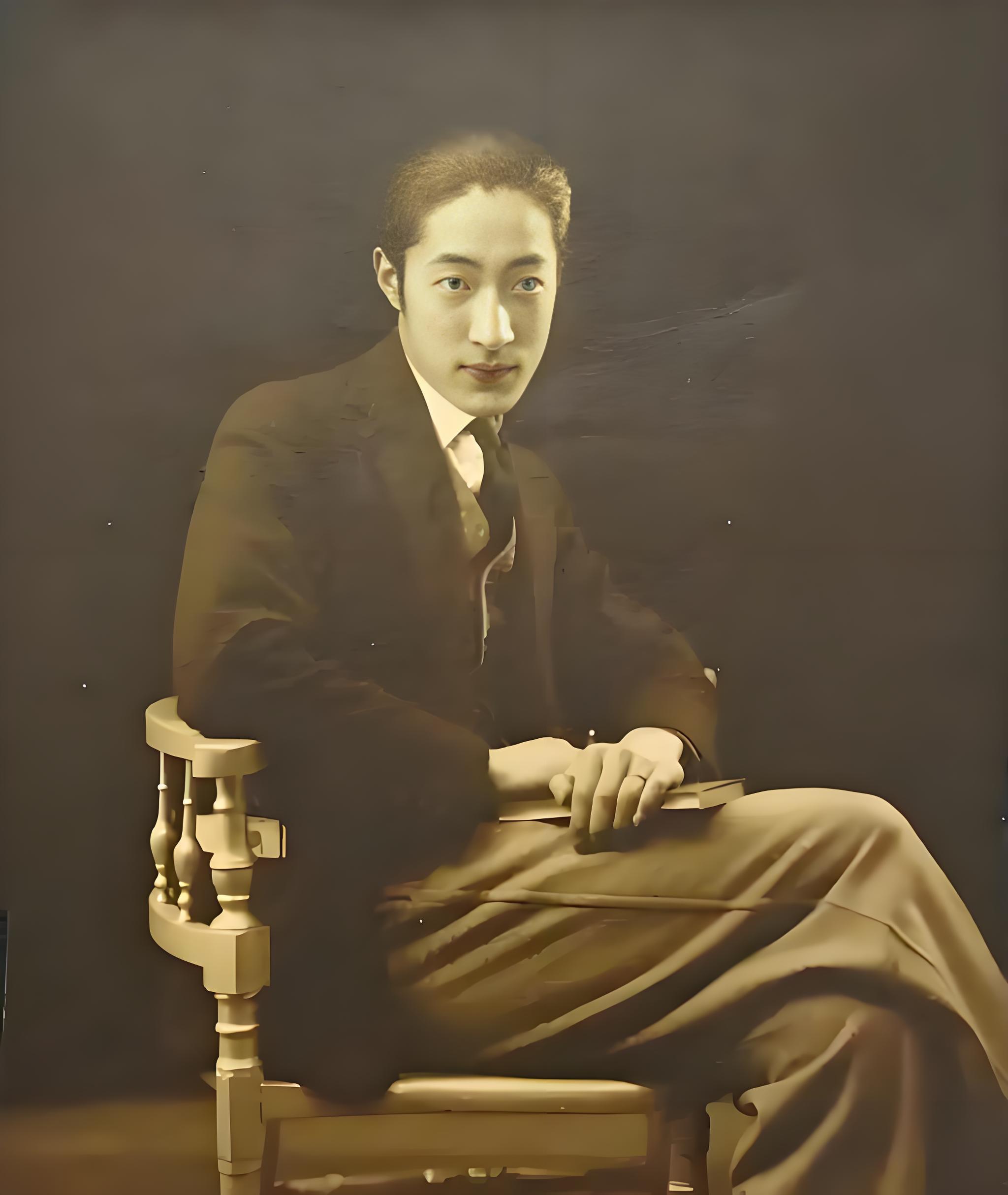 1962年，一位嘴唇、脸庞紫得发黑，头发全白、牙齿掉光，瘦到脱相的老人...