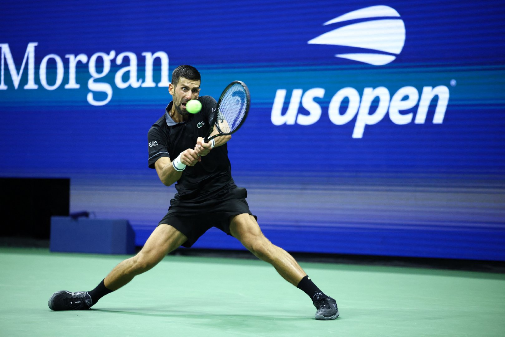 美周一谈提到如今网坛最稳定的双手反拍，你心目中的最佳人选是：____ / ___